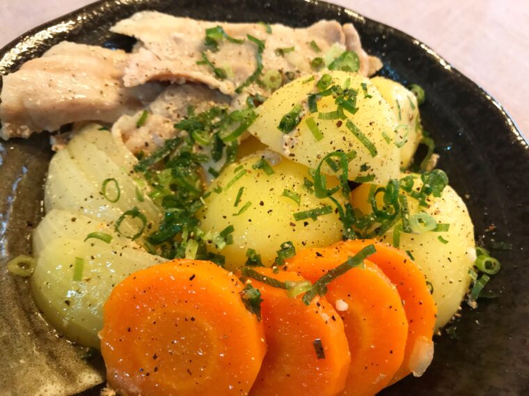 塩肉じゃが お酒がすすむ肉じゃが ストウブで野菜のうまみギュッ たなかノート