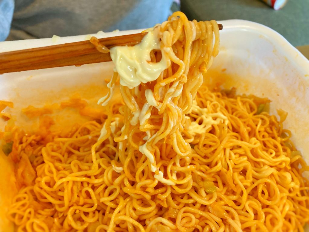ペヤング超超超大盛りGIGA MAX納豆キムチ味