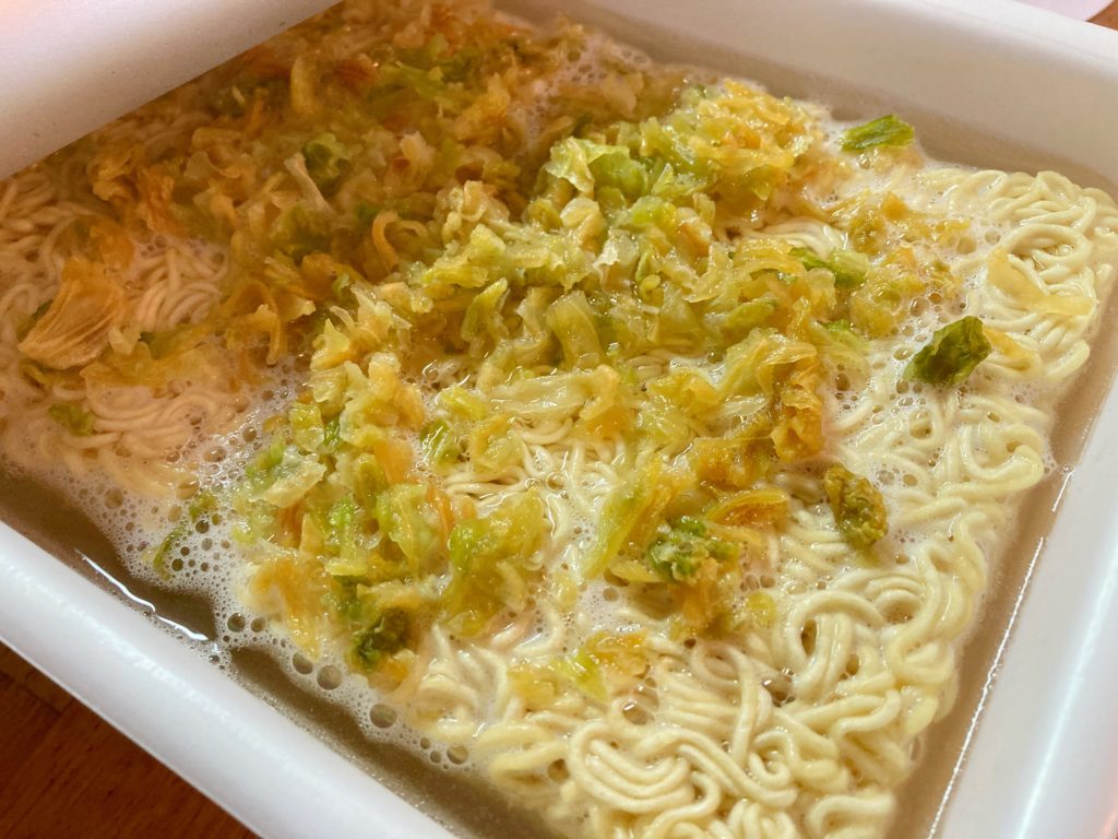 ペヤング超超超大盛りGIGA MAX納豆キムチ味