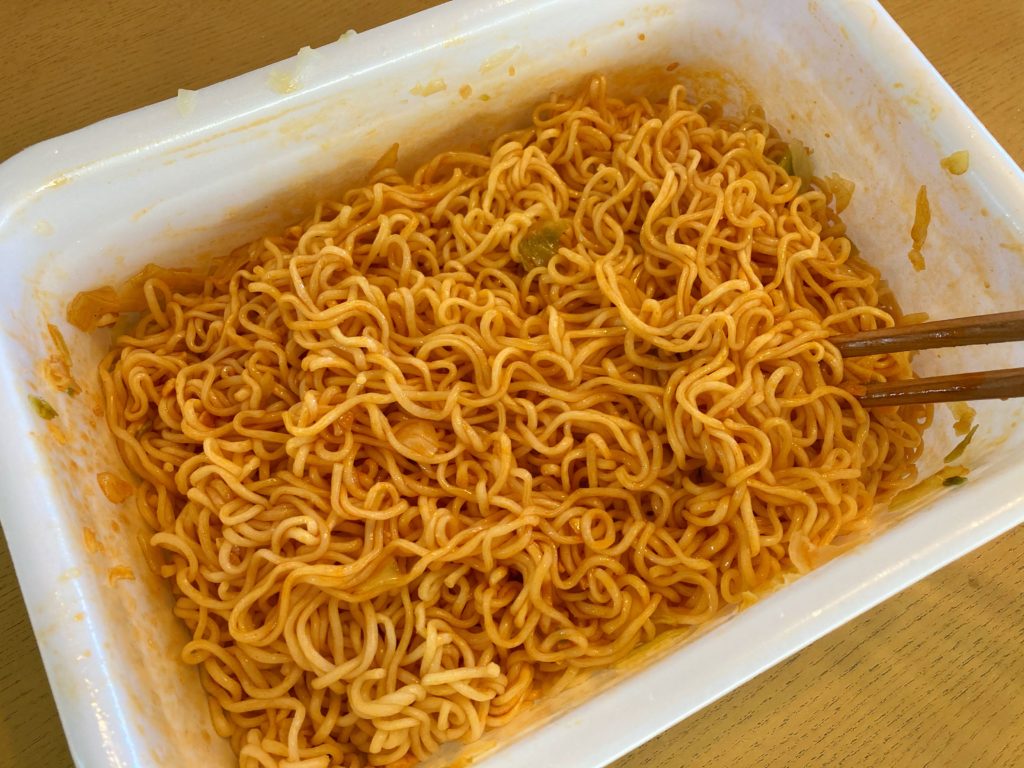ペヤング超超超大盛りGIGA MAX納豆キムチ味
