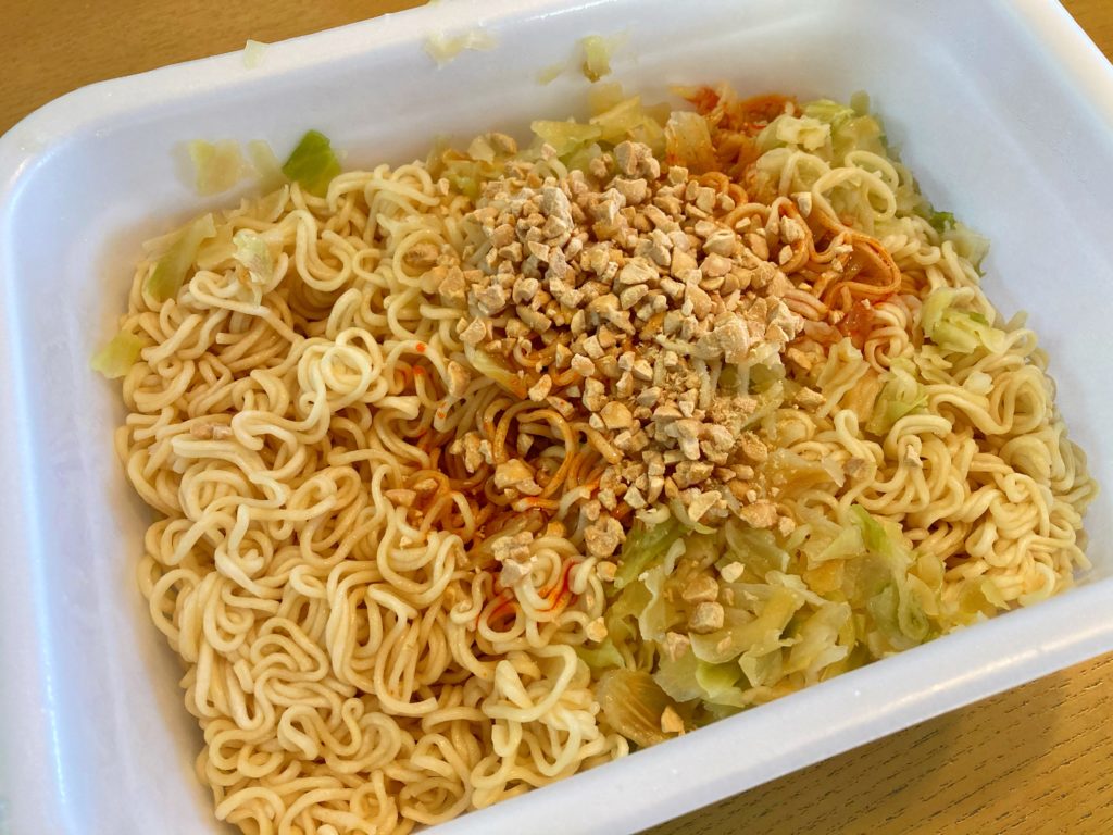 ペヤング超超超大盛りGIGA MAX納豆キムチ味