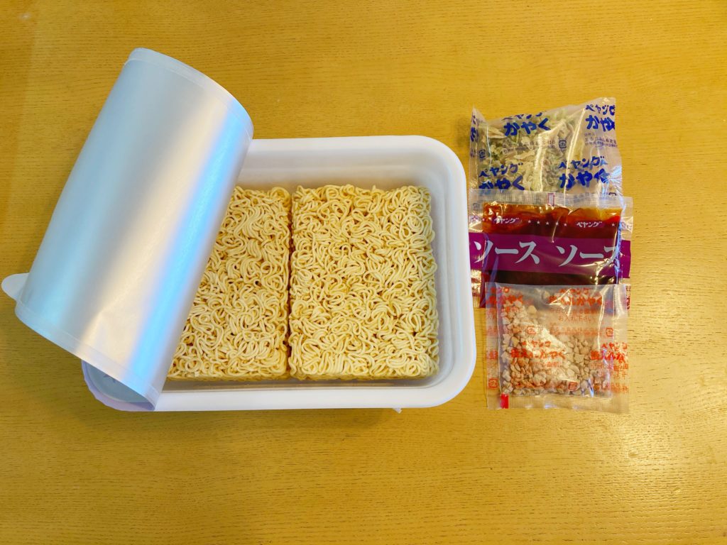 ペヤング超超超大盛りGIGA MAX納豆キムチ味